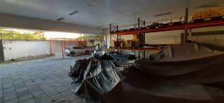 Galpão em Candeias com 403 m2, bem localizado perto de supermercados, colégios.