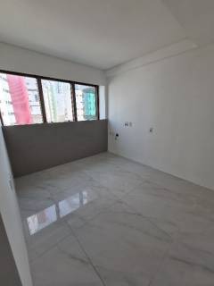 Edf. Carlos Drummond de Andrade, 4 quartos sendo 2 suítes, bem localizado, perto do mar, 2 vagas de garagem, alto padrão