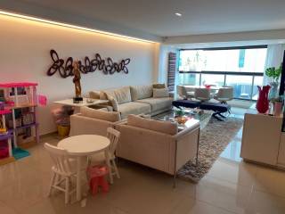 Edf. Enseada do Mar, porteira fechada, 160 m2, 4 quartos sendo 2 suítes, 2 vagas de garagem, bem localizado, perto do mar