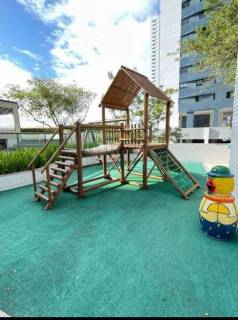 Edf. Boa Viagem, 189 m2, 4 quartos sendo 2 suítes, 3 vagas cobertas, bem localizado, alto padrão