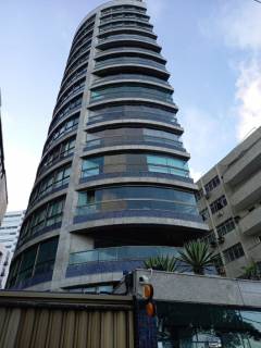 Edf. Juliana Dias, 225 m2, 4 quartos sendo 3 suítes, 3 vagas de garagem, alto padrão, beira mar