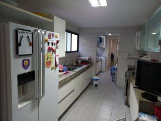 Edf. Juliana Dias, 225 m2, 4 quartos sendo 3 suítes, 3 vagas de garagem, alto padrão, beira mar