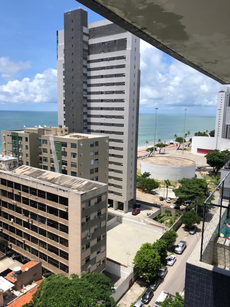 Edf. Alexandria, 180 m2, 3 quartos sendo 1 suíte, 1 vaga de garagem, bem localizado, vista mar, cobertura