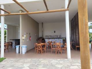 Casa em Aldeias, 240m², 4 quartos, 2 suítes, área ampla de lazer com piscina e churrasqueira