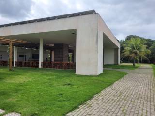 Casa em Aldeias, 240m², 4 quartos, 2 suítes, área ampla de lazer com piscina e churrasqueira
