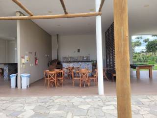 Casa em Aldeias, 240m², 4 quartos, 2 suítes, área ampla de lazer com piscina e churrasqueira