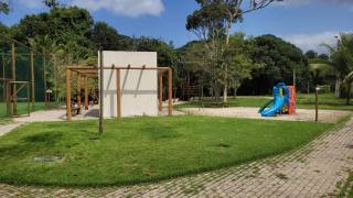 Casa em Aldeias, 240m², 4 quartos, 2 suítes, área ampla de lazer com piscina e churrasqueira