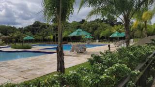Casa em Aldeias, 240m², 4 quartos, 2 suítes, área ampla de lazer com piscina e churrasqueira