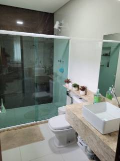 Casa em Aldeias, 240m², 4 quartos, 2 suítes, área ampla de lazer com piscina e churrasqueira