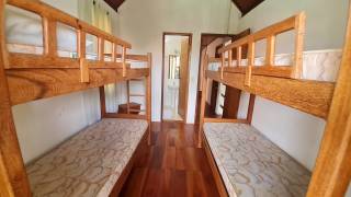 Condomínio Village do Araripe, 150m², Sala p/ dois ambientes, varanda nos quartos, 1° andar, 3 quartos(02 suítes)