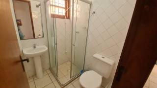 Condomínio Village do Araripe, 150m², Sala p/ dois ambientes, varanda nos quartos, 1° andar, 3 quartos(02 suítes)