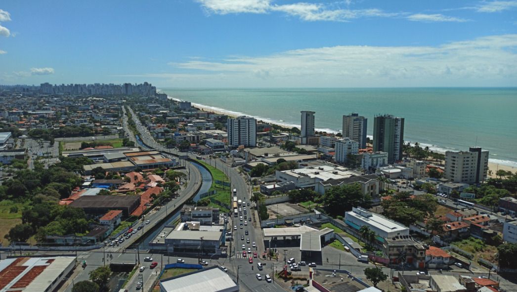 Edf. Vancouver, 56m², 2 quartos, andares altos, vista mar, ótima localização.