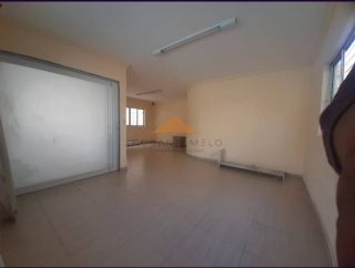 Espaço, Segurança e Lazer Completo: Casa Duplex com Piscina e 226m² de Conforto Total!