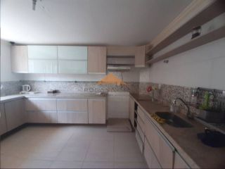 Espaço, Segurança e Lazer Completo: Casa Duplex com Piscina e 226m² de Conforto Total!