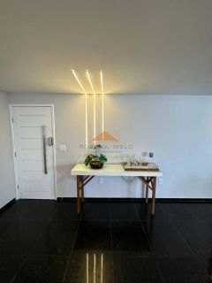 Cobertura espetacular no Edf Praia de Jeriba,reformada,5 suites,2 vagas.