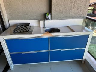 O apartamento fica no condomínio Polinésia em Muro Alto, tem 73m2, 2 quartos, 2 banheiros, sala, cozinha, 2 varandas e 1 vaga de estacionamento (tem mais vagas que apartamentos pelos que nunca tem problema de estacionamento).