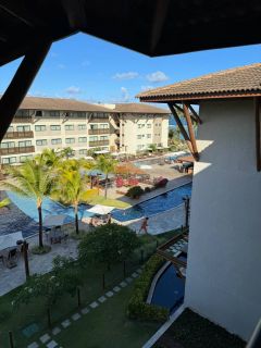 O apartamento fica no condomínio Polinésia em Muro Alto, tem 73m2, 2 quartos, 2 banheiros, sala, cozinha, 2 varandas e 1 vaga de estacionamento (tem mais vagas que apartamentos pelos que nunca tem problema de estacionamento).