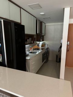 O apartamento fica no condomínio Polinésia em Muro Alto, tem 73m2, 2 quartos, 2 banheiros, sala, cozinha, 2 varandas e 1 vaga de estacionamento (tem mais vagas que apartamentos pelos que nunca tem problema de estacionamento).