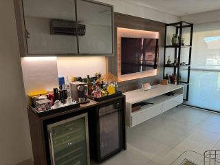O apartamento fica no condomínio Polinésia em Muro Alto, tem 73m2, 2 quartos, 2 banheiros, sala, cozinha, 2 varandas e 1 vaga de estacionamento (tem mais vagas que apartamentos pelos que nunca tem problema de estacionamento).