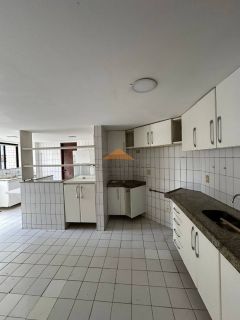 Edifício Veleiro, 210m², 4 quartos, 2 suítes, varanda, lavabo, área de serviço, dependência completa, 3 vagas de garagem