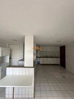 Edifício Veleiro, 210m², 4 quartos, 2 suítes, varanda, lavabo, área de serviço, dependência completa, 3 vagas de garagem