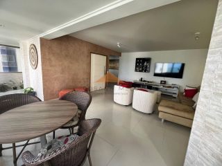 Edf. Rio Amazonas, apto 506m2, 4 quartos sendo duas suítes, banheiro social + de serviço, cozinha grande, sala para três ambientes.