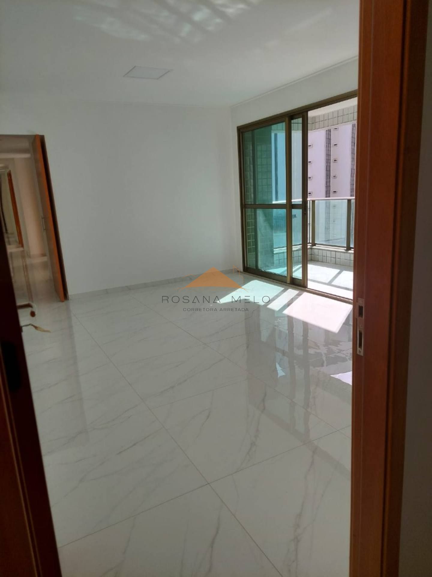 Edif.Maria Laura,3 quartos,2 suites,2 vagas - PINA