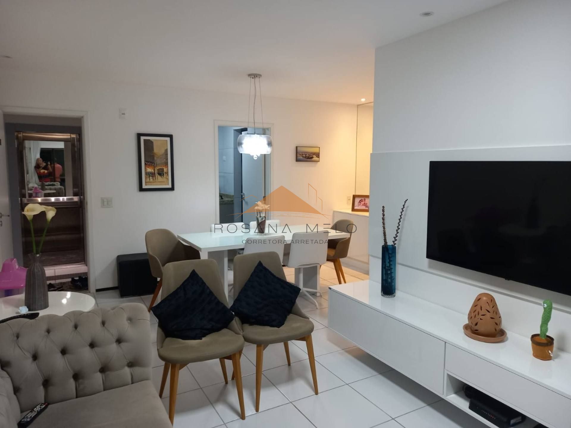 Apartamento à venda no Edifício Salamanca, 98m, 3 quartos, 1 suíte, móveis planejados, 2 vagas cobertas e lazer completo