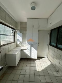 Edifício Princesa Isabel, 180m², 4 quartos, 3 suítes, 1 banheiro social, lavabo e 3 vagas de garagem