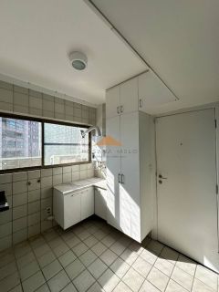 Edifício Princesa Isabel, 180m², 4 quartos, 3 suítes, 1 banheiro social, lavabo e 3 vagas de garagem