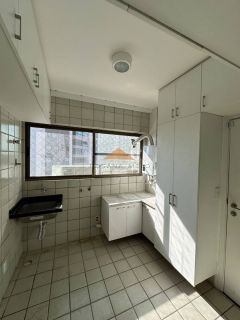 Edifício Princesa Isabel, 180m², 4 quartos, 3 suítes, 1 banheiro social, lavabo e 3 vagas de garagem