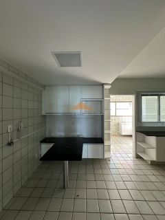 Edifício Princesa Isabel, 180m², 4 quartos, 3 suítes, 1 banheiro social, lavabo e 3 vagas de garagem