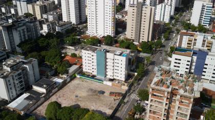 Edifício Mario Oliveira, 133m², 4 quartos, 3 suítes, lavabo, varanda gourmet, dependência completa, 2 vagas de garagem