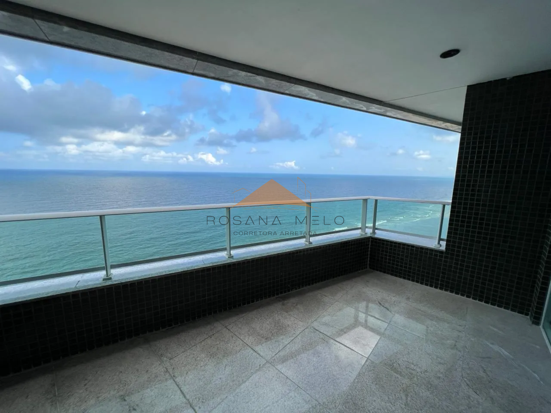 Apartamento com 4 quartos, 187m², beira mar e 3 vagas de garagem em Boa Viagem