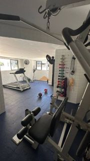 APARTAMENTO A VENDA EDIFICIO Studio Portal dos Mares,mobiliado 42m2,02 quartos,armários planejados,ar condicionado nos quartos,01 vaga privativa,piscina,academia,serviço de camareira,salão de festas