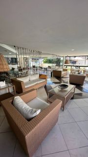 APARTAMENTO A VENDA EDIFICIO Studio Portal dos Mares,mobiliado 42m2,02 quartos,armários planejados,ar condicionado nos quartos,01 vaga privativa,piscina,academia,serviço de camareira,salão de festas
