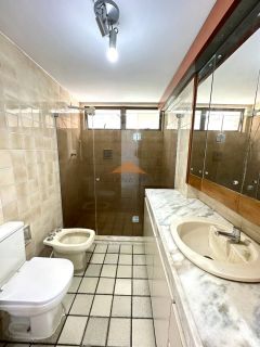 Edifício Manoel de Brito, 280m², 4 quartos, 2 suítes, vista mar, 2 vagas de garagem