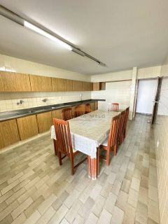 Edifício Manoel de Brito, 280m², 4 quartos, 2 suítes, vista mar, 2 vagas de garagem