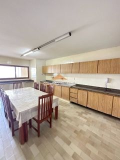 Edifício Manoel de Brito, 280m², 4 quartos, 2 suítes, vista mar, 2 vagas de garagem