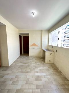 Edifício Manoel de Brito, 280m², 4 quartos, 2 suítes, vista mar, 2 vagas de garagem