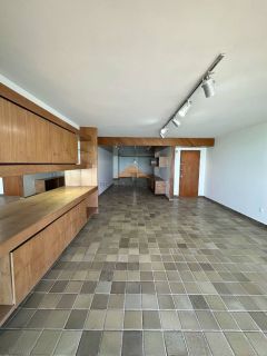 Edifício Manoel de Brito, 280m², 4 quartos, 2 suítes, vista mar, 2 vagas de garagem