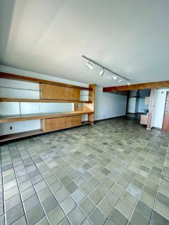 Edifício Manoel de Brito, 280m², 4 quartos, 2 suítes, vista mar, 2 vagas de garagem
