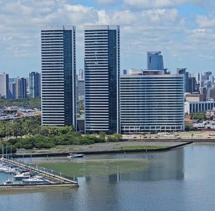 Edifício Mirante do Cais, 227m², 4 quartos, 4 suítes, closet, lavabo, varanda gourmet, dependência completa, 4 vagas de garagem