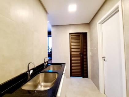 Edifício Mirante do Cais, 227m², 4 quartos, 4 suítes, closet, lavabo, varanda gourmet, dependência completa, 4 vagas de garagem