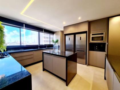 Edifício Mirante do Cais, 227m², 4 quartos, 4 suítes, closet, lavabo, varanda gourmet, dependência completa, 4 vagas de garagem