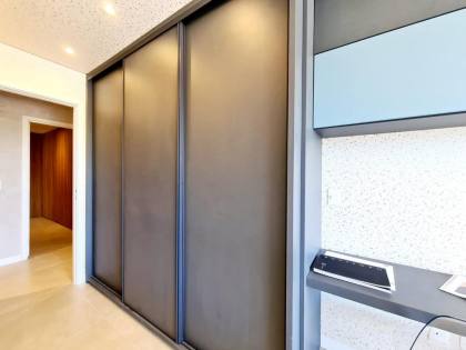 Edifício Mirante do Cais, 227m², 4 quartos, 4 suítes, closet, lavabo, varanda gourmet, dependência completa, 4 vagas de garagem