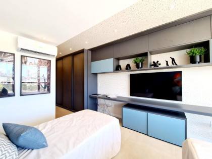 Edifício Mirante do Cais, 227m², 4 quartos, 4 suítes, closet, lavabo, varanda gourmet, dependência completa, 4 vagas de garagem