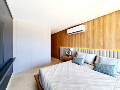 Edifício Mirante do Cais, 227m², 4 quartos, 4 suítes, closet, lavabo, varanda gourmet, dependência completa, 4 vagas de garagem