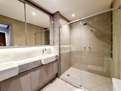 Edifício Mirante do Cais, 227m², 4 quartos, 4 suítes, closet, lavabo, varanda gourmet, dependência completa, 4 vagas de garagem