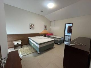 Casa em condomínio fechado em Muro Alto, 485m², 4 suítes, varanda, lavabo, cozinha integrada, piscina, 4 vagas de garagem